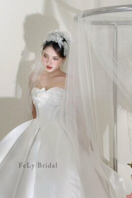 Váy Công Chúa Satin Trắng Hoa Nổi Dáng Quây